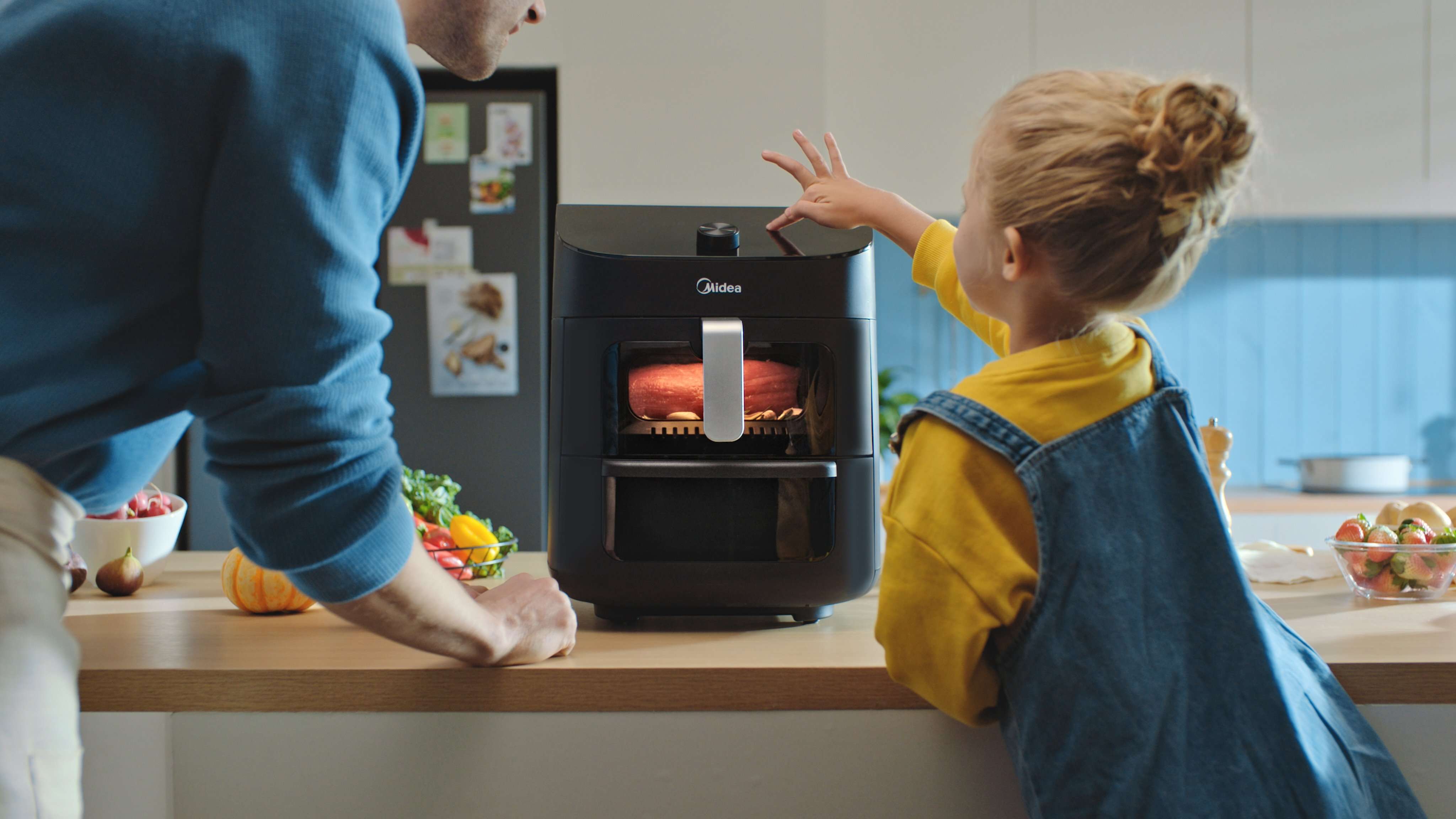 Midea-SDA-Two-Zone-Air-Fryer-MF-CY110A-scene-image-1-