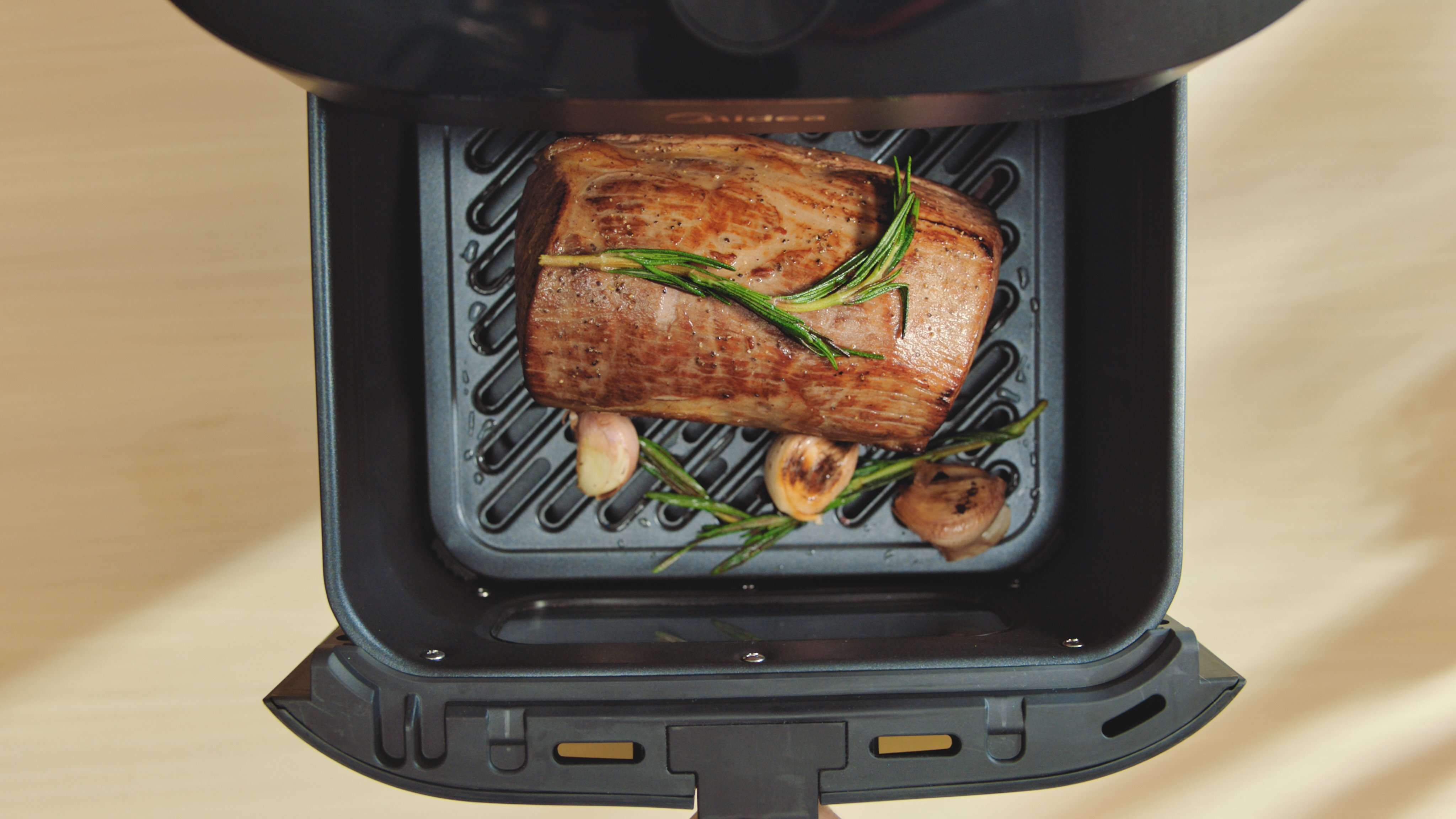 Midea-SDA-Two-Zone-Air-Fryer-MF-CY110A-scene-image-7-